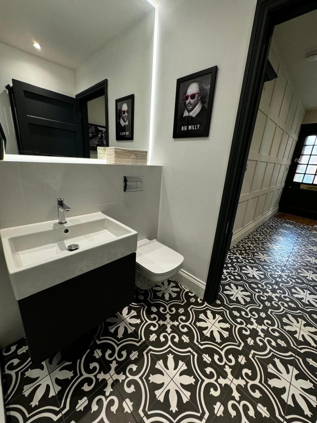 Macbeths Corner High End Luxury Apartment In Centre With Parking Стратфорд-апон-Эйвон Экстерьер фото
