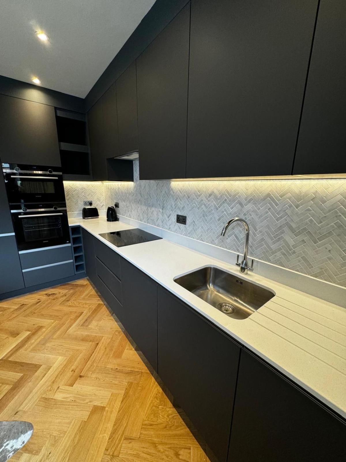 Macbeths Corner High End Luxury Apartment In Centre With Parking Стратфорд-апон-Эйвон Экстерьер фото
