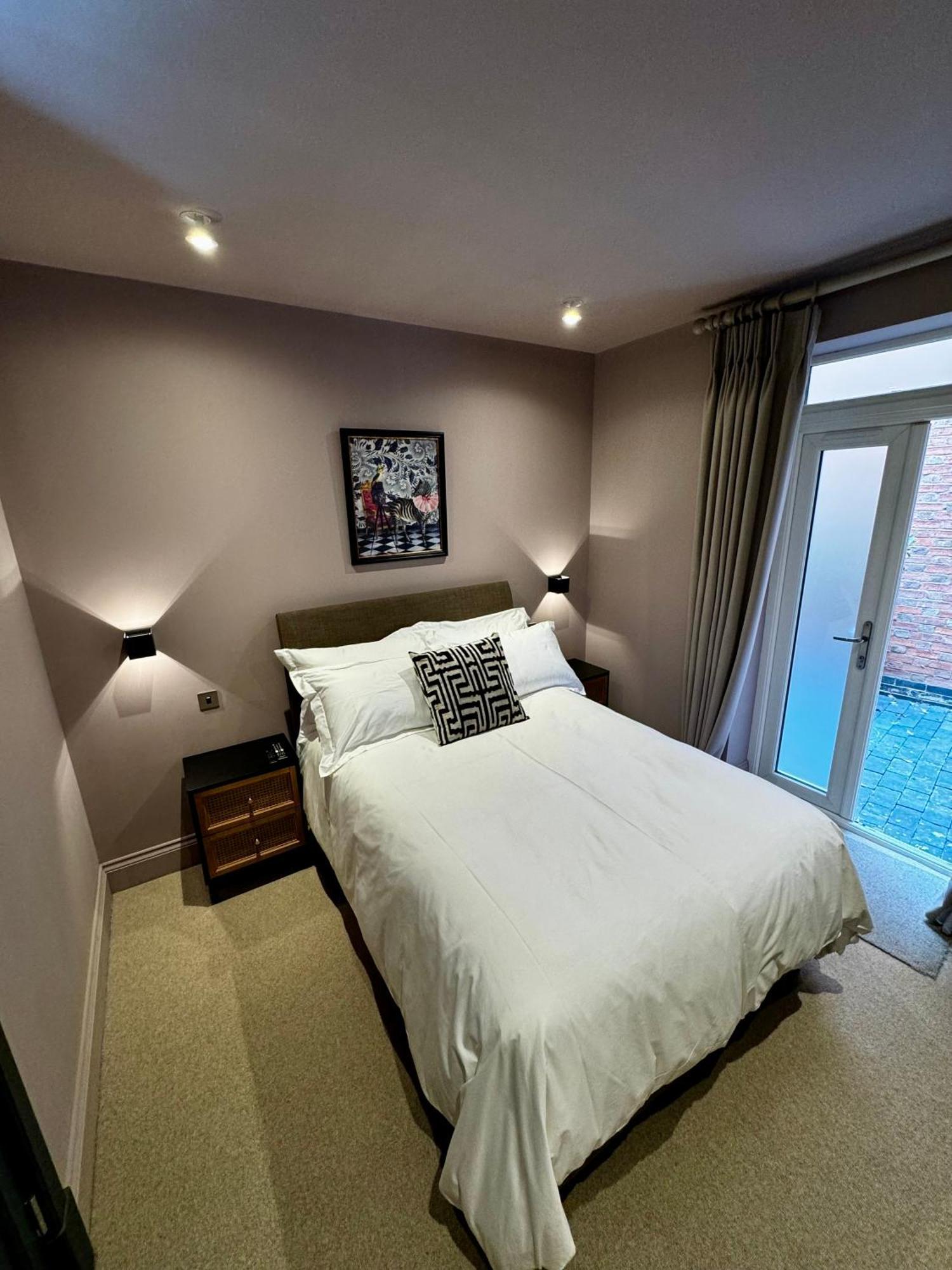 Macbeths Corner High End Luxury Apartment In Centre With Parking Стратфорд-апон-Эйвон Экстерьер фото