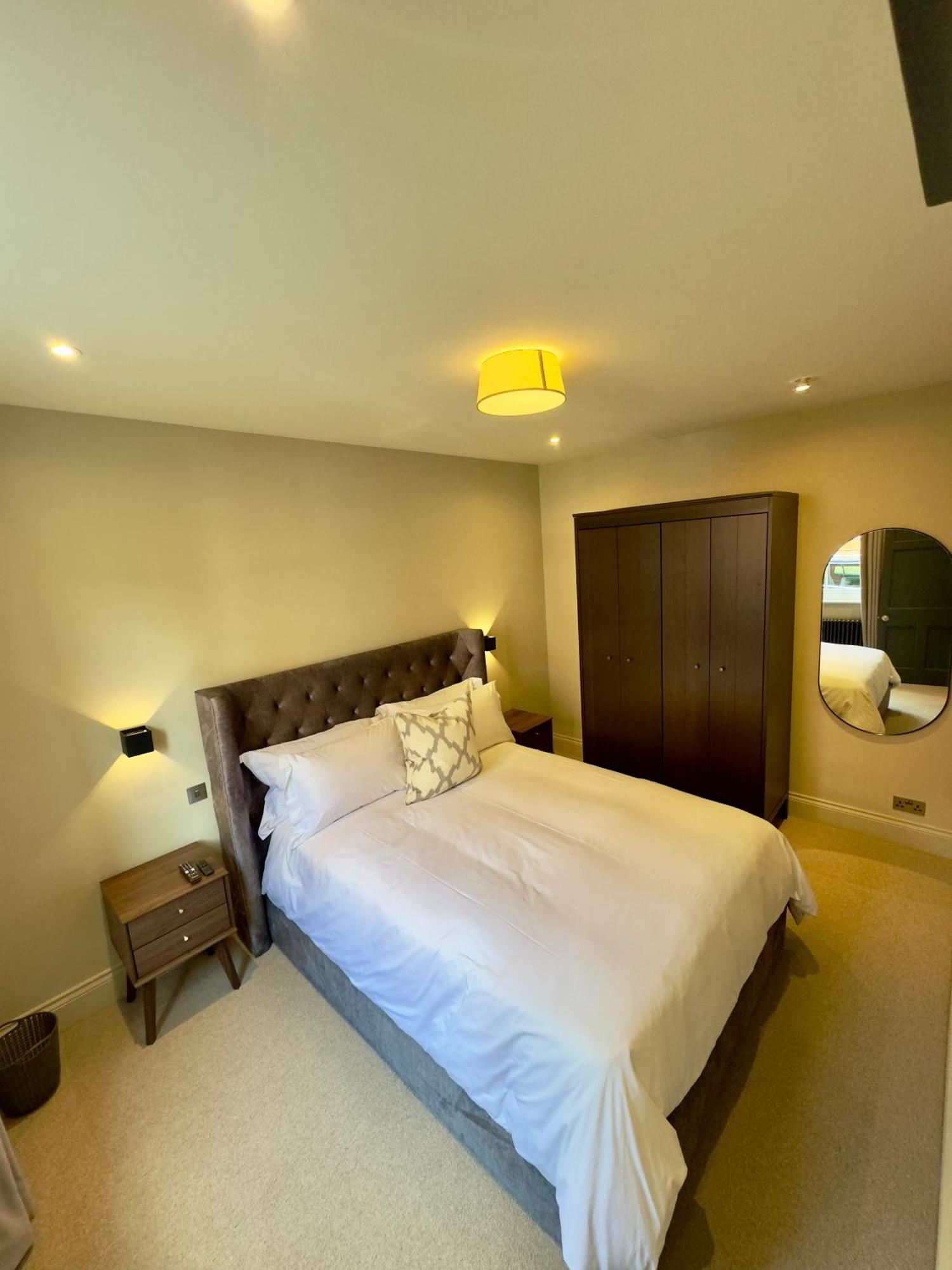 Macbeths Corner High End Luxury Apartment In Centre With Parking Стратфорд-апон-Эйвон Экстерьер фото
