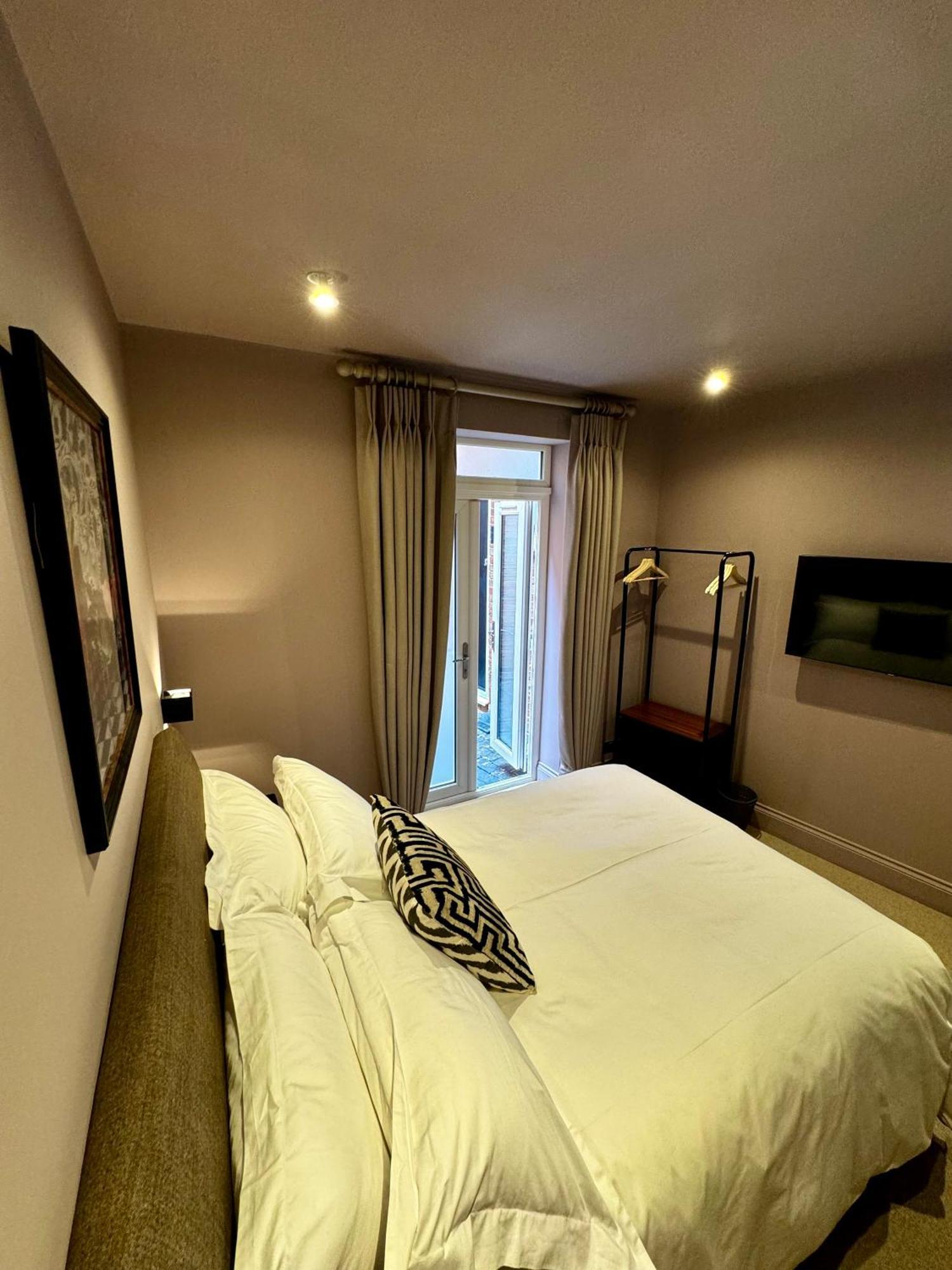 Macbeths Corner High End Luxury Apartment In Centre With Parking Стратфорд-апон-Эйвон Экстерьер фото
